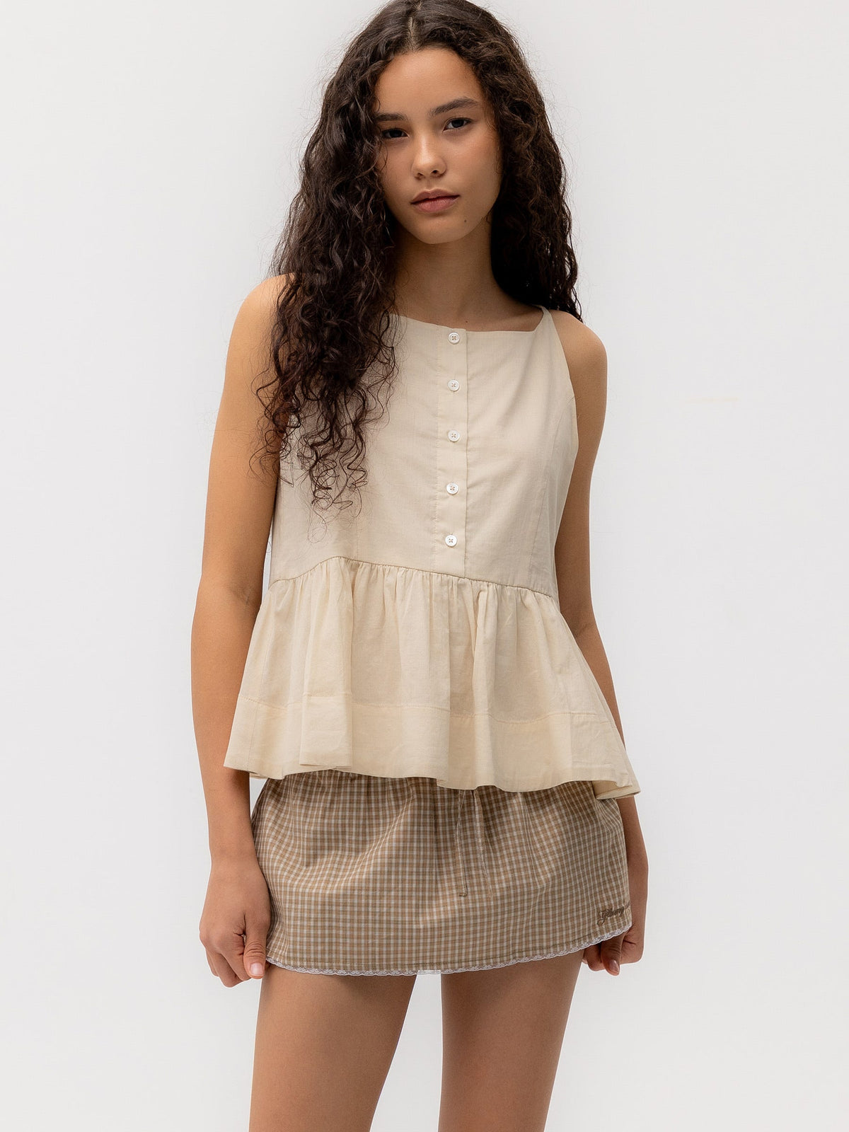 G RUFFLED BUTTON BLOUSE