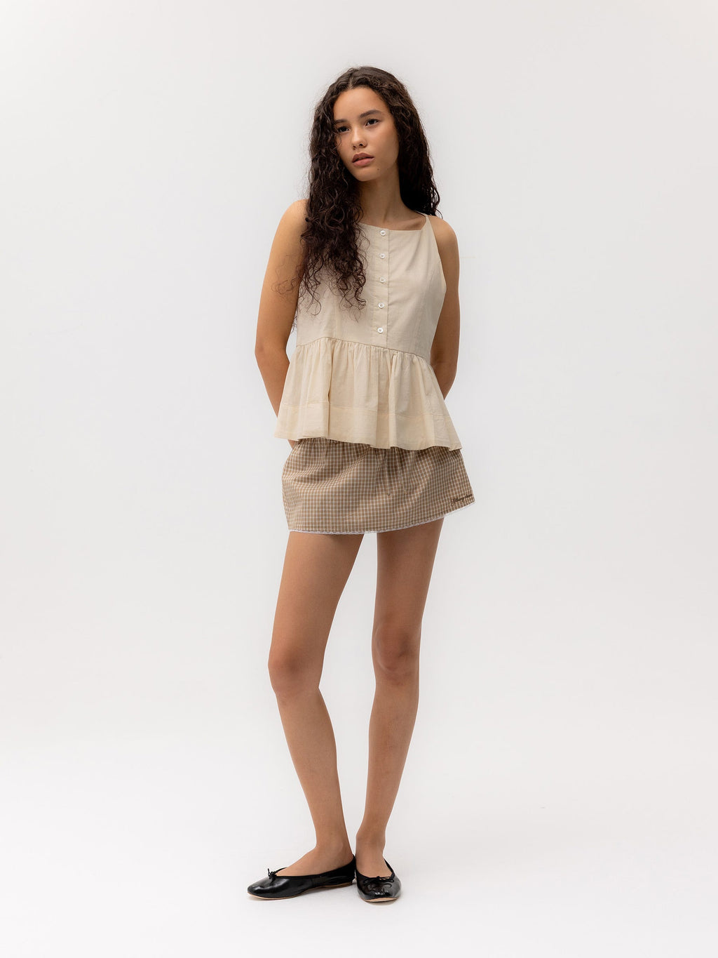 G RUFFLED BUTTON BLOUSE