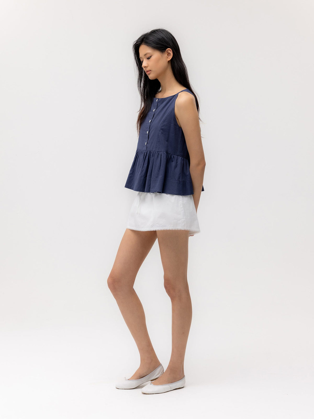 G RUFFLED BUTTON BLOUSE