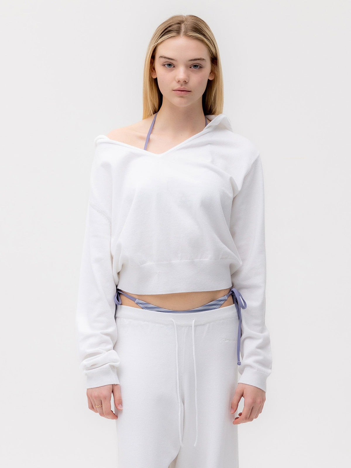 G HUG V-NECK KNIT HOODIE