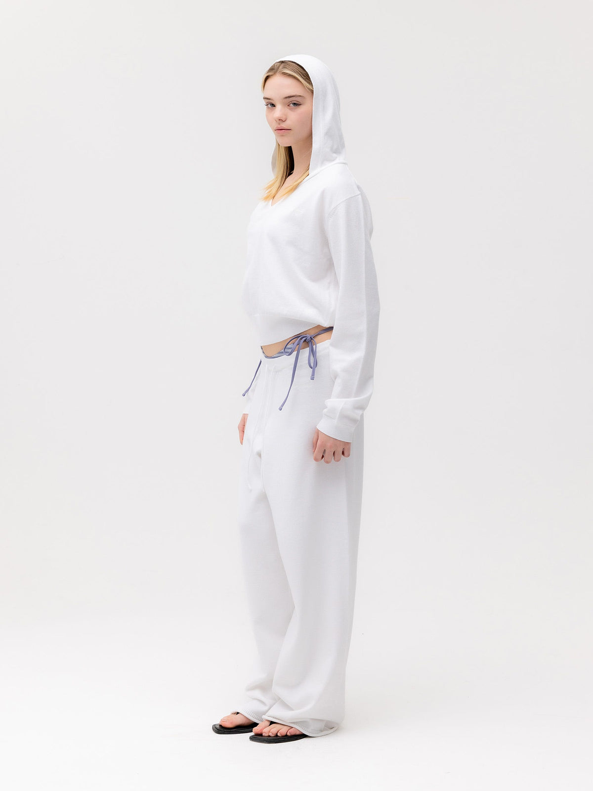 G HUG V-NECK KNIT HOODIE