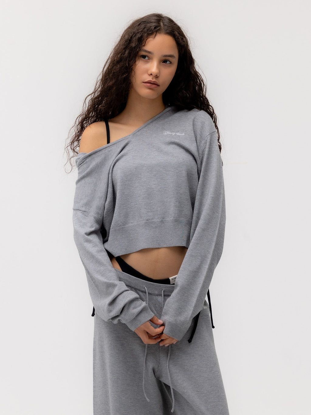 G HUG V-NECK KNIT HOODIE