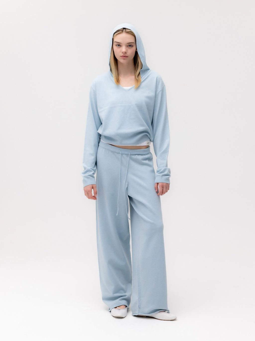 G HUG V-NECK KNIT HOODIE