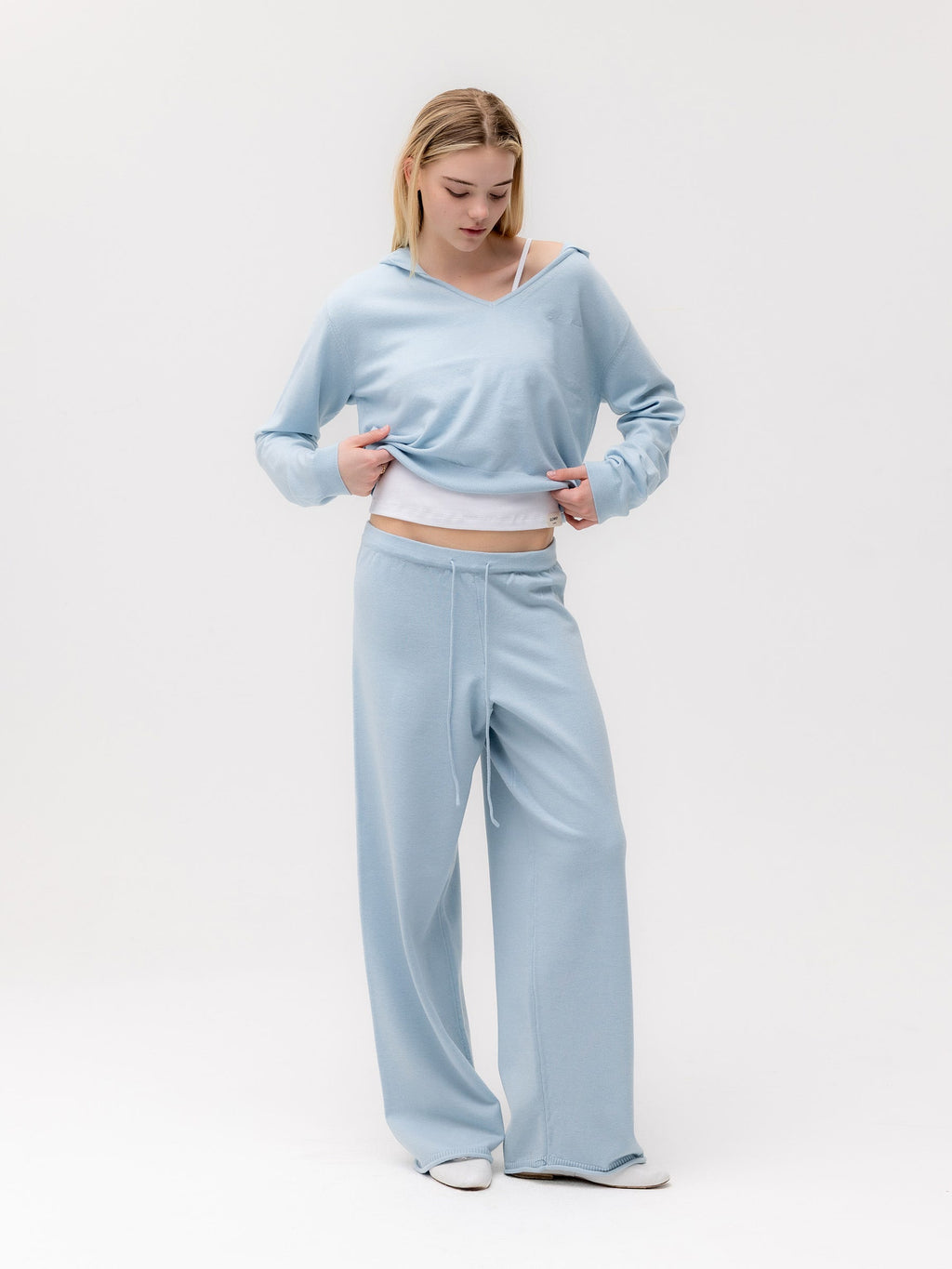 G HUG V-NECK KNIT HOODIE