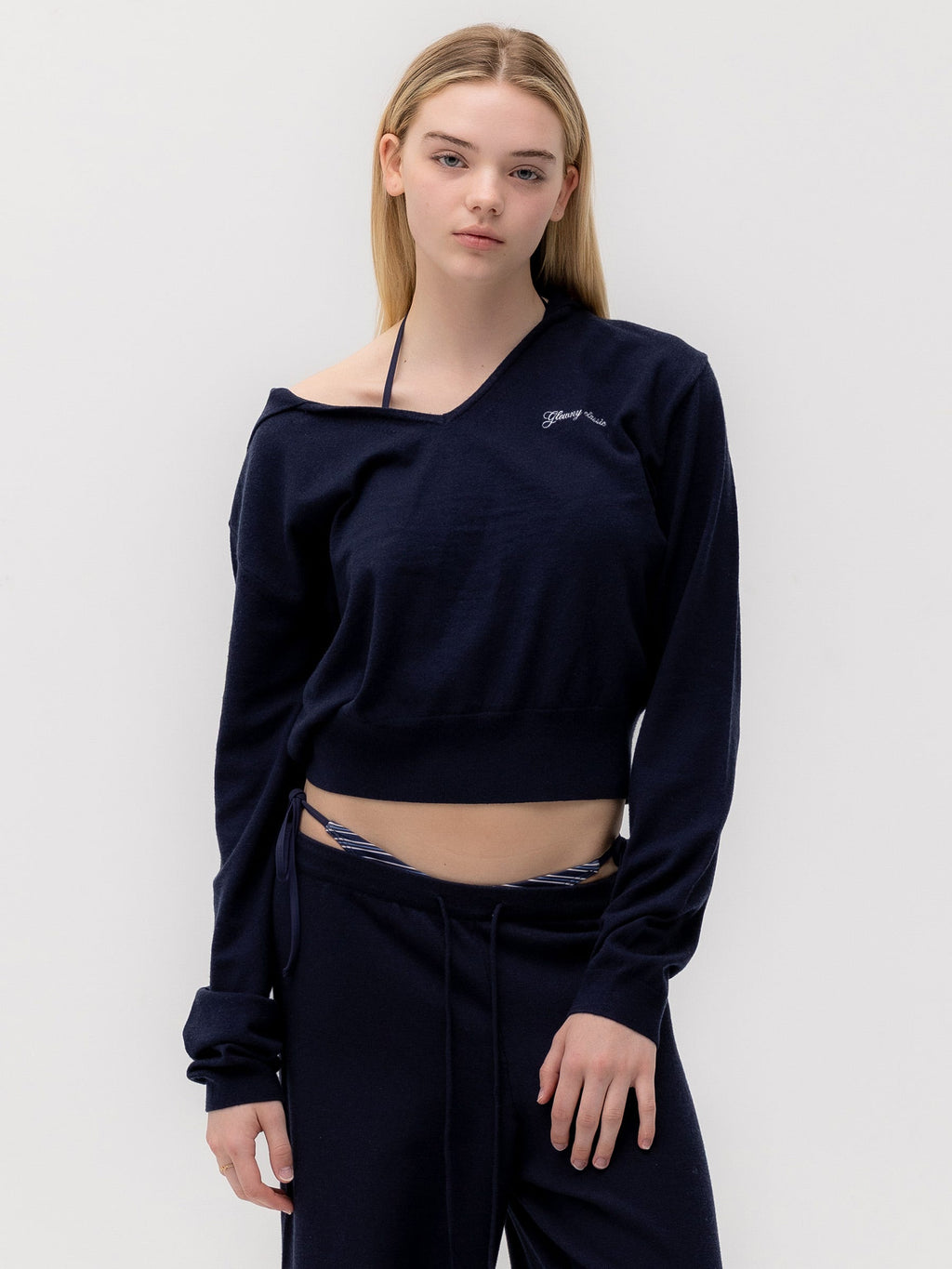 G HUG V-NECK KNIT HOODIE