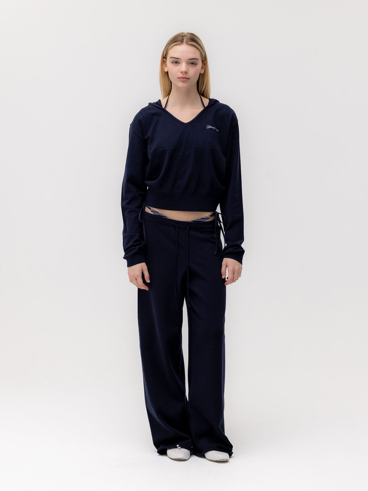 G HUG V-NECK KNIT HOODIE