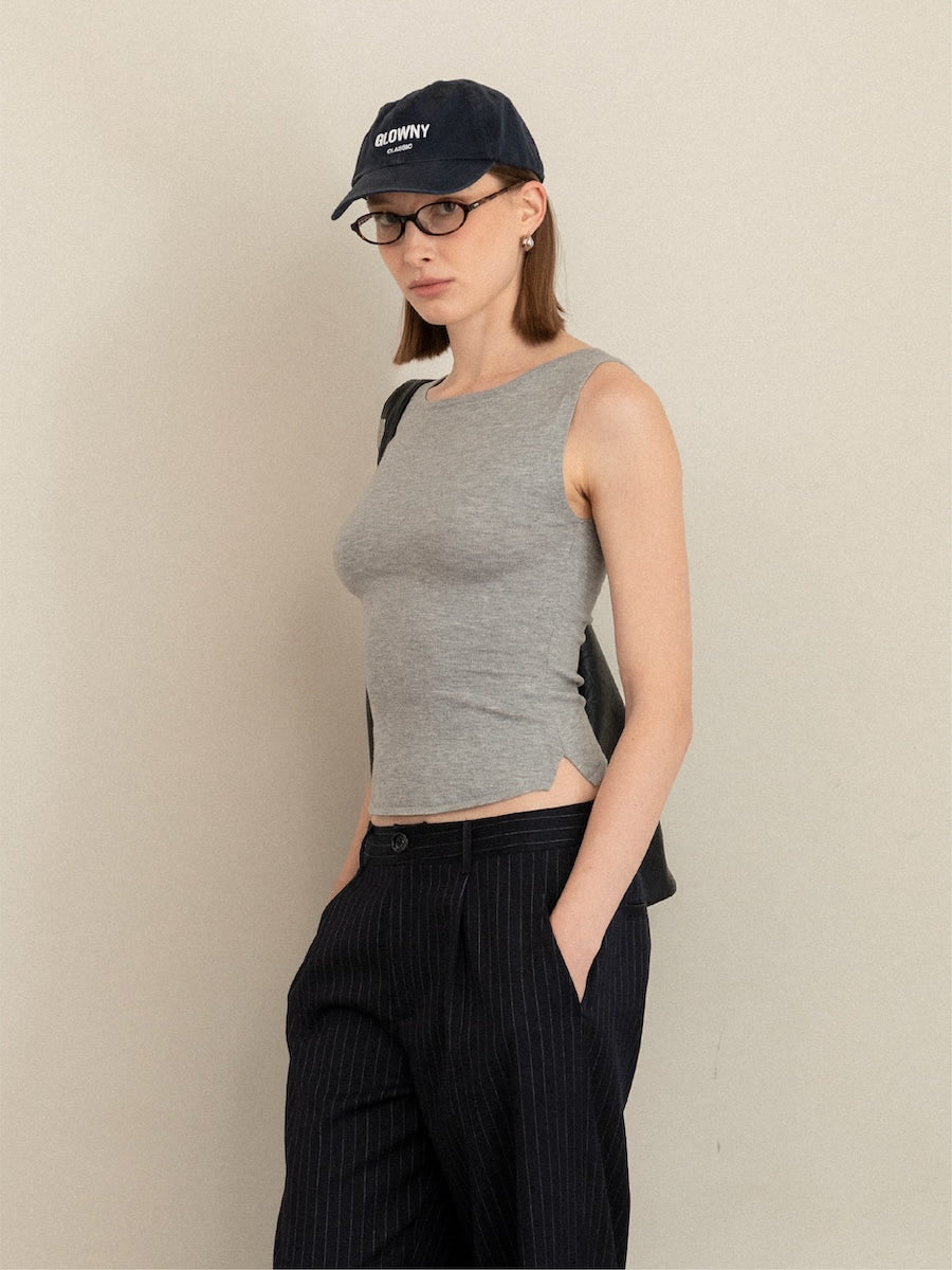 G KNIT SLIT SLEEVELESS TOP