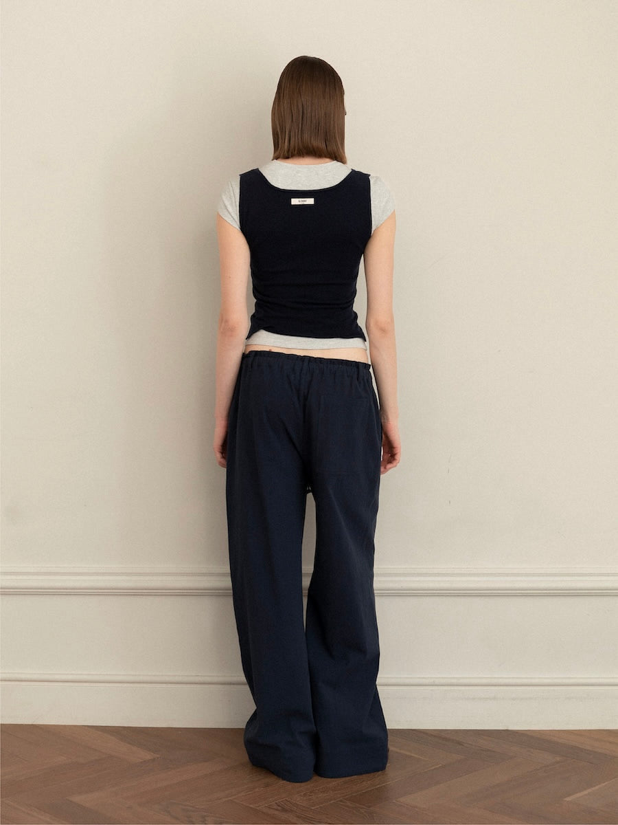 G KNIT SLIT SLEEVELESS TOP