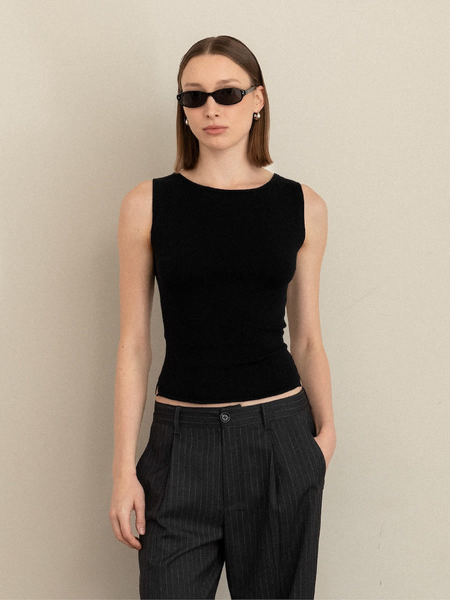 G KNIT SLIT SLEEVELESS TOP
