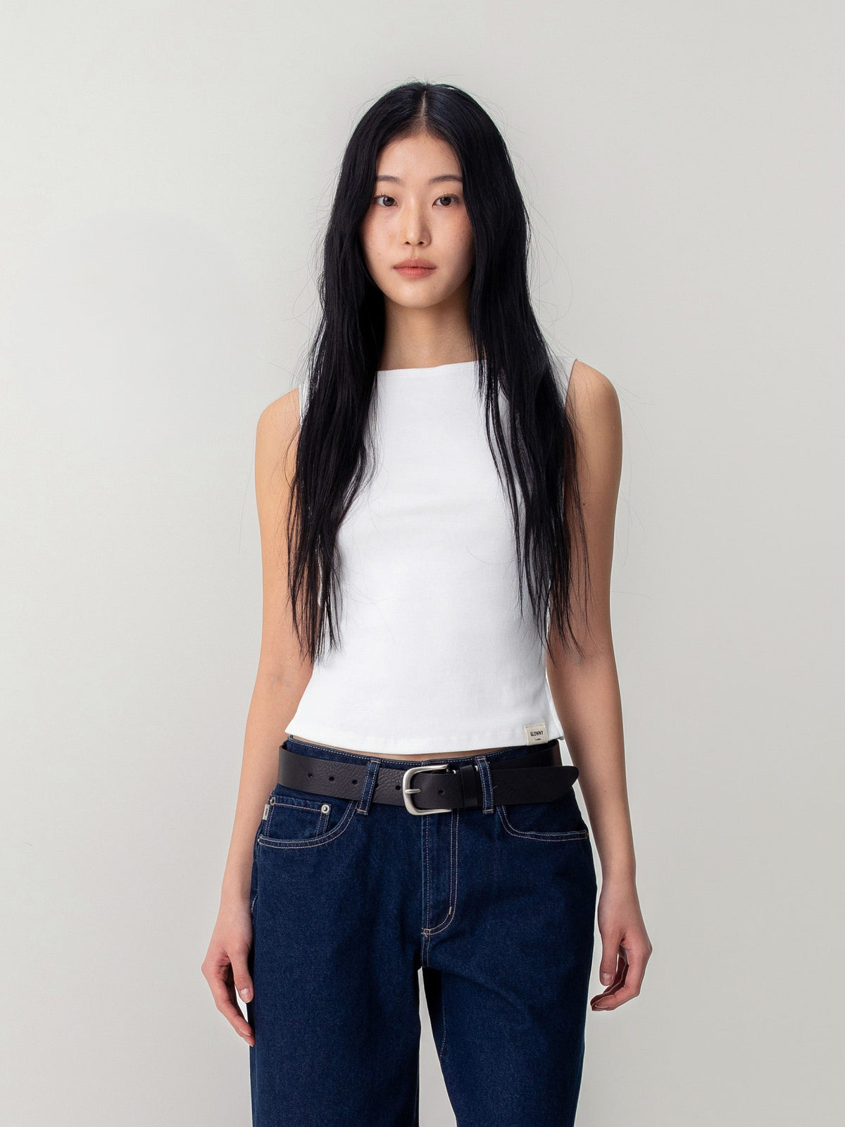 G SLIT SLEEVELESS TOP